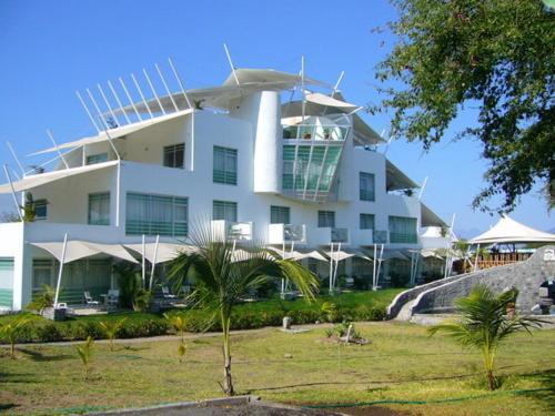 Montroi Hotell Colima Exteriör bild