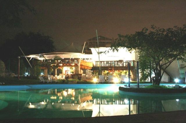 Montroi Hotell Colima Exteriör bild